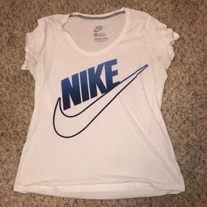 Size large Nike shirt